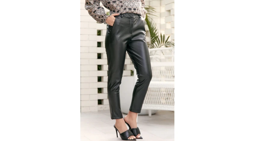 How to Style Leather Capri?